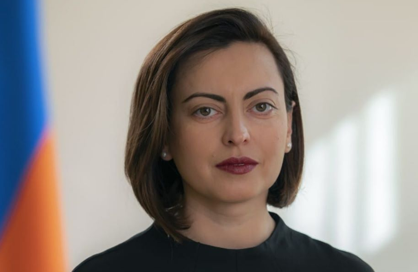 Ինձ է՛լ հարցեր չտաք. Լենա Նազարյան