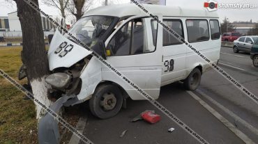 Երևանում թիվ 99 երթուղին սպասարկող «Գազել»-ի վարորդը ամենաբարձր աստիճանի խմած վիճակում վթարի է ենթարկվել՝ բախվելով ծառին. կա 7 վիրավոր