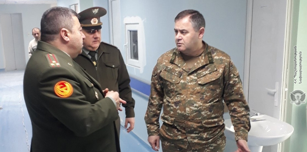 ՀՀ ԶՈւ գլխավոր շտաբի պետն այցելել է կենտրոնական զինվորական հոսպիտալ