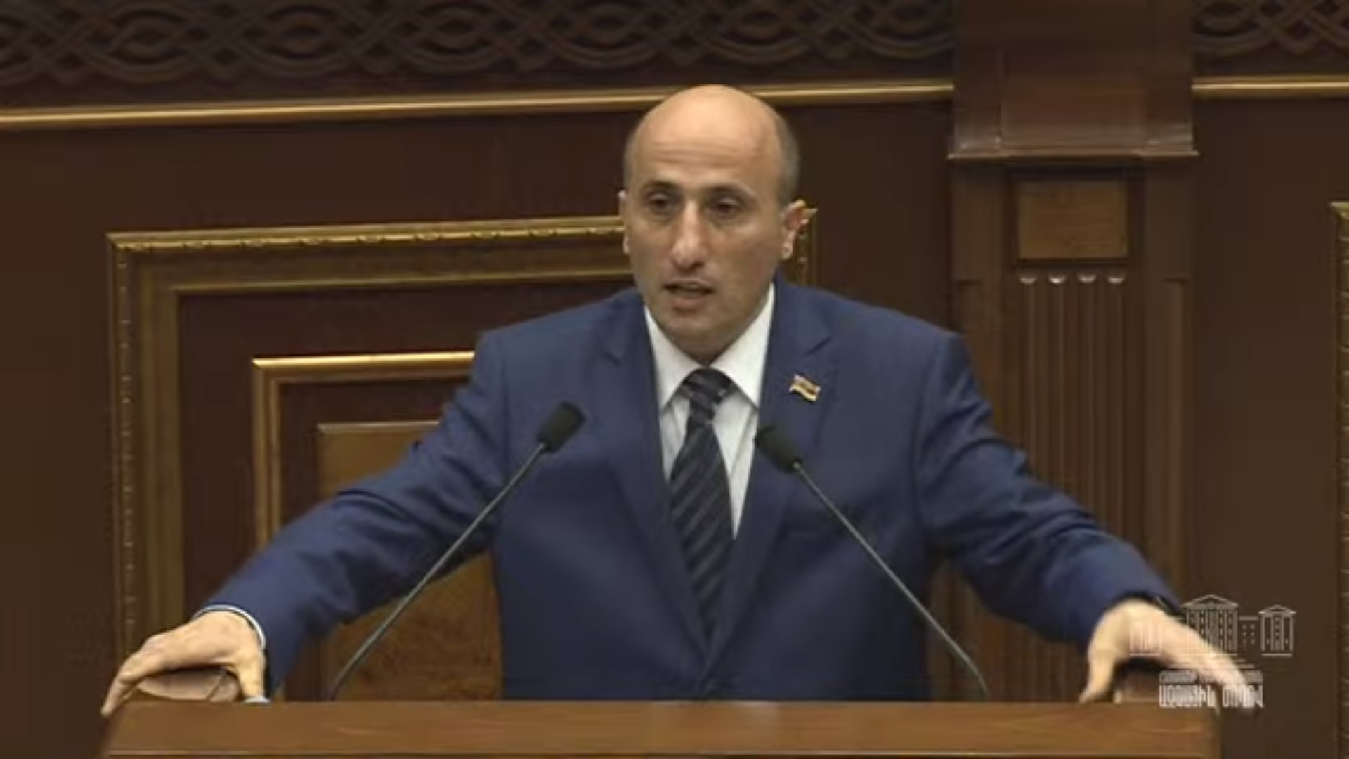 Հրայր Թովմասյանի «Ի» օպերացիան՝ ըստ Վահագն Հովակիմյանի