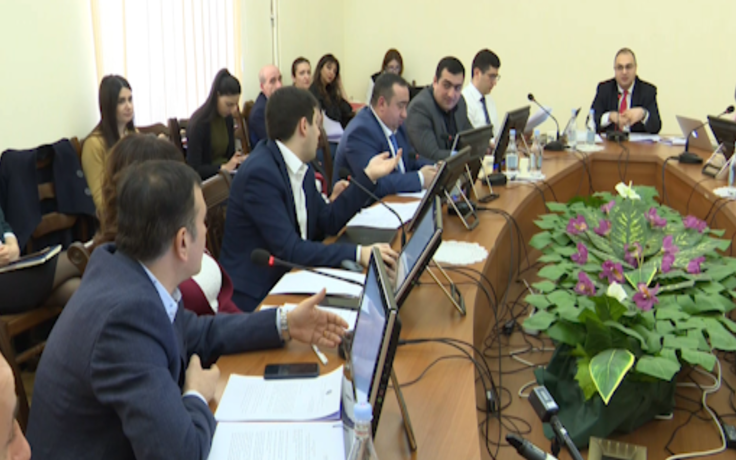 Որ ասում եք՝ անչափահաս ծնողները, ենթադրում եմ՝ հայրն ու մայրը նկատի ունե՞ք. Ընտանեկան օրենսգրքում կարգավորում կատարելու առաջարկը մերժվեց
