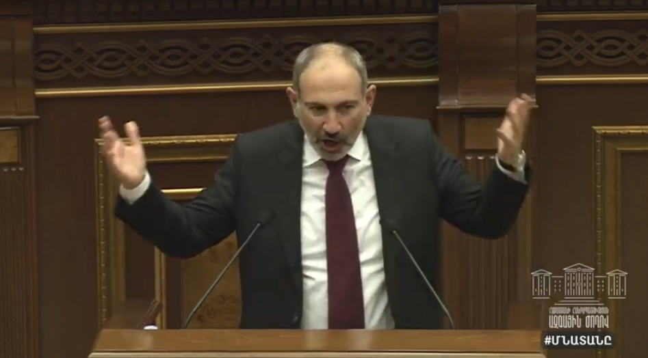 Մեզ ասում եք՝ դիմակ չկա, գիտե՞ք, որ առաջատար երկրներում փողոցում՝ ծառերի տակ են սիստեմա միացնում․ Փաշինյան