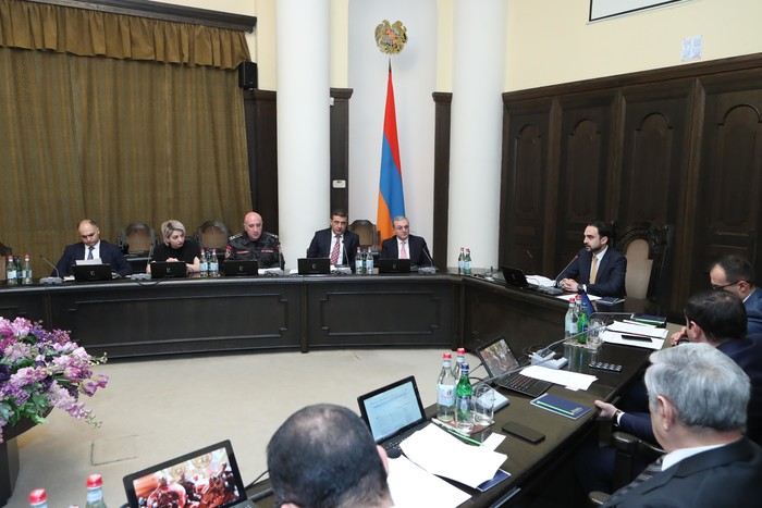 7 օրվա ընթացքում միայն առաջնային անհրաժեշտության տեսակի ծառայությունները, խանութները ու դեղատները պետք է աշխատեն. տեղի է ունեցել պարետատան նիստը