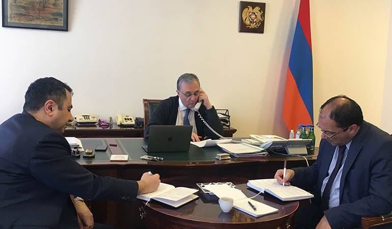 Զոհրաբ Մնացականյանը հեռախոսազրույց է ունեցել Իրանի ԱԳ նախարար Ջավադ Զարիֆի հետ