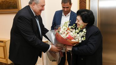 Արմեն Սարգսյանը հյուրընկալել է տիկին Ռիմա Դեմիրճյանին
