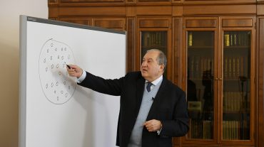 Ինքնամեկուսացումը զարգանալու հոյակապ հնարավորություն է. նախագահը հեռավար դասախոսություն է կարդացել ուսանողների համար 