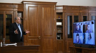 Արմեն Սարգսյանը հեռավար առաջադրանք է տվել պետական բժշկական և պոլիտեխնիկական համալսարանների մի խումբ ուսանողների