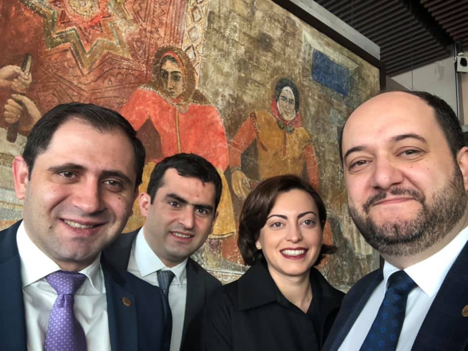 Մինասի այս շքեղ որմնանկարով ոգեշնչված գնում ենք Վրաստան` բանակցությունների. Արայիկ Հարությունյան