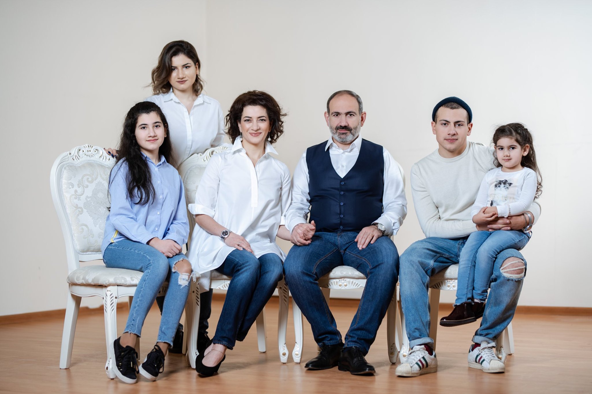 Հանուն մեզ, հանուն մեր երկրի ու ժողովրդի մնանք տանը, օգնենք բժիշկներին և պատկան մարմիններին ավելի արագ հաղթելու այս համաճարակը. Աննա Հակոբյան