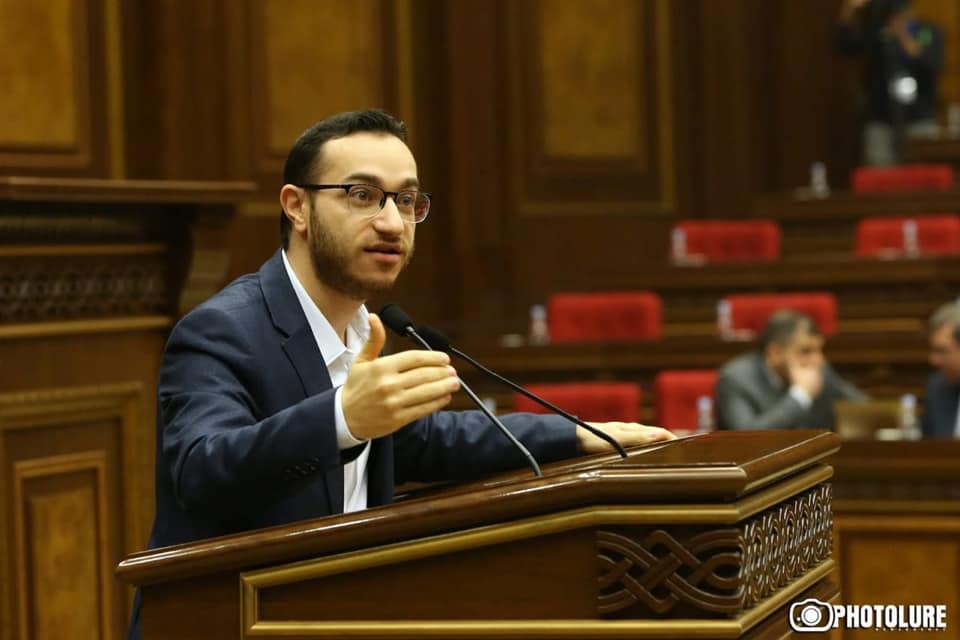 Օրենքն ընդունվեց. Հայրապետյանը՝ «Արհեստագործական և միջին մասնագիտական կրթության մասին» ՀՀ օրենքում փոփոխության մասին