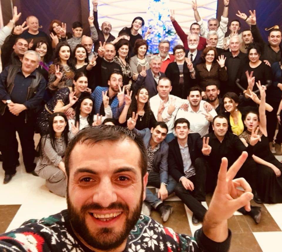 Ինձ համար հայրենիքը սկսվում է Գյումրիից և իմ թատրոնից. Տիգրան Վիրաբյանի գրառումը Թատրոնի օրվա մասին