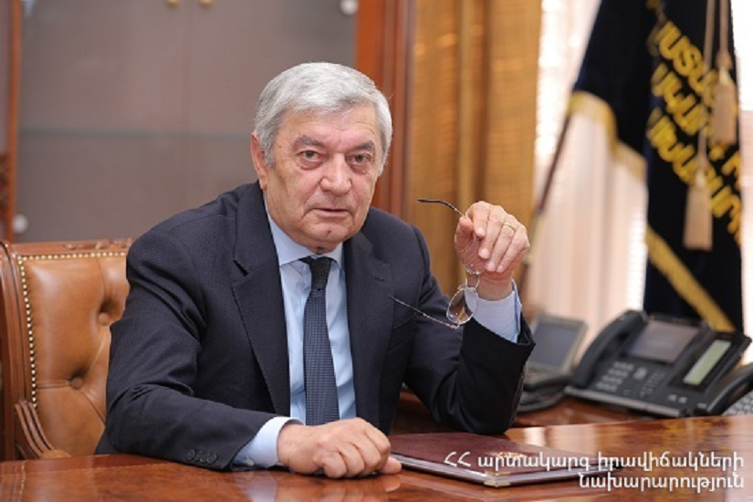 Անգնահատելի է հայ կնոջ դերը մեր պետության և հասարակության համար. ԱԻ նախարարի շնորհավորական ուղերձը