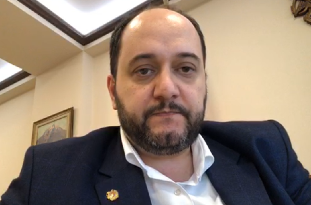 Արայիկ Հարությունյանը ֆեյսբուքյան ուղիղ եթերում խոսում է դասերի վերսկսման մասին