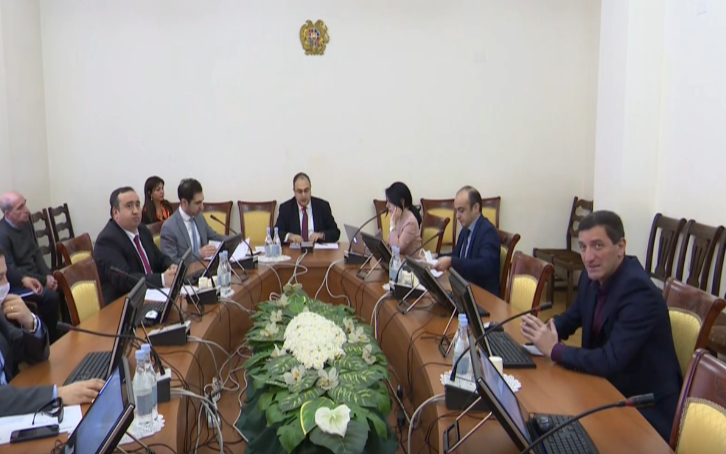 Դատավոր դառնալ ուզող մարդը պիտի 3 օրենք կարդա. Թեժ քննարկում ԱԺ պետաիրավական հանձնաժողովում