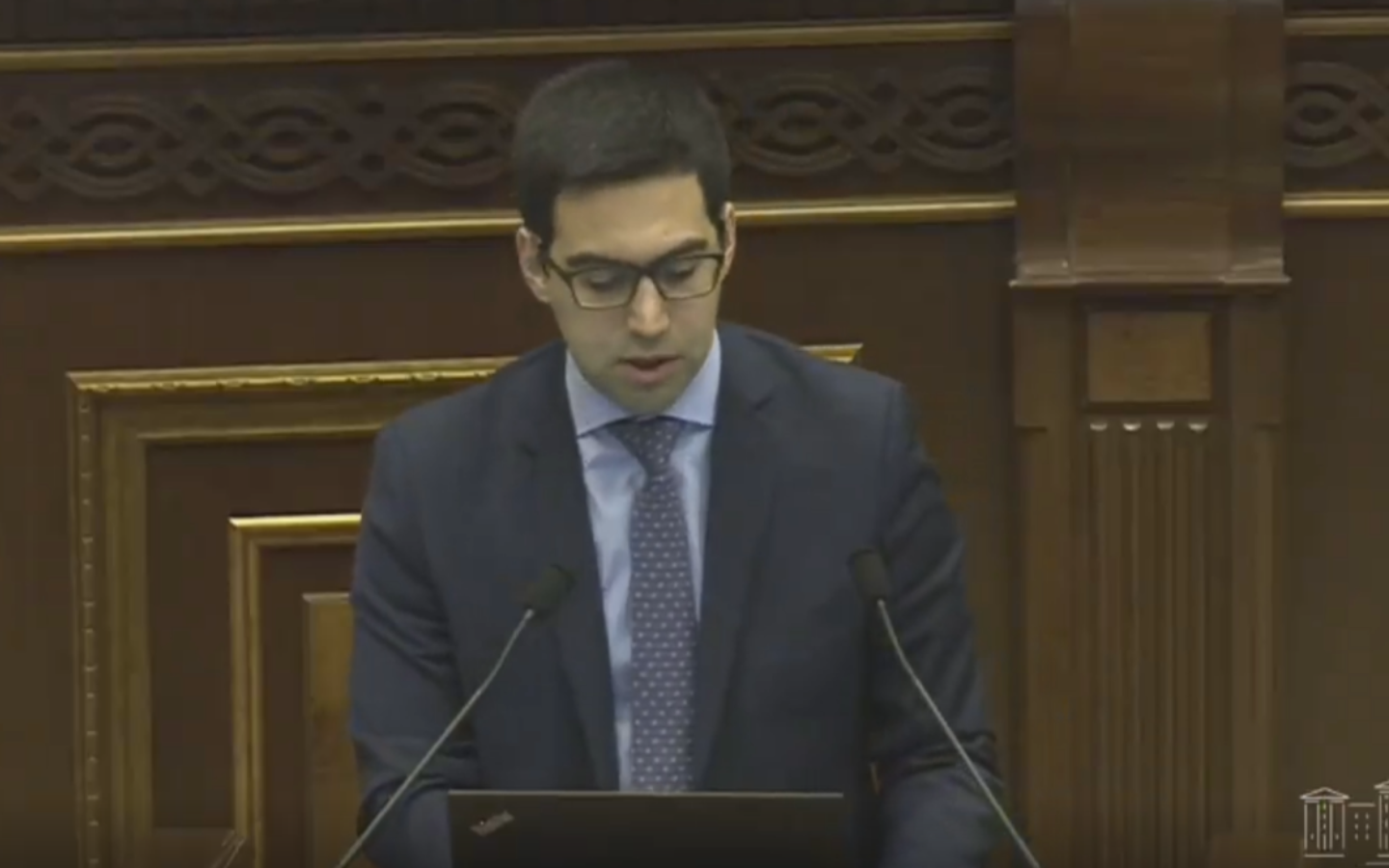 Մեկնարկել է ԱԺ արտահերթ նիստը. զեկուցում է արդարադատության նախարարը