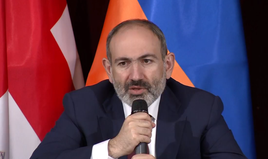 Կողք կողքի ապրել ենք հազարամյակներով. Նիկոլ Փաշինյանը Թբիլիսիում հանդիպում է հայ համայնքի անդամների հետ