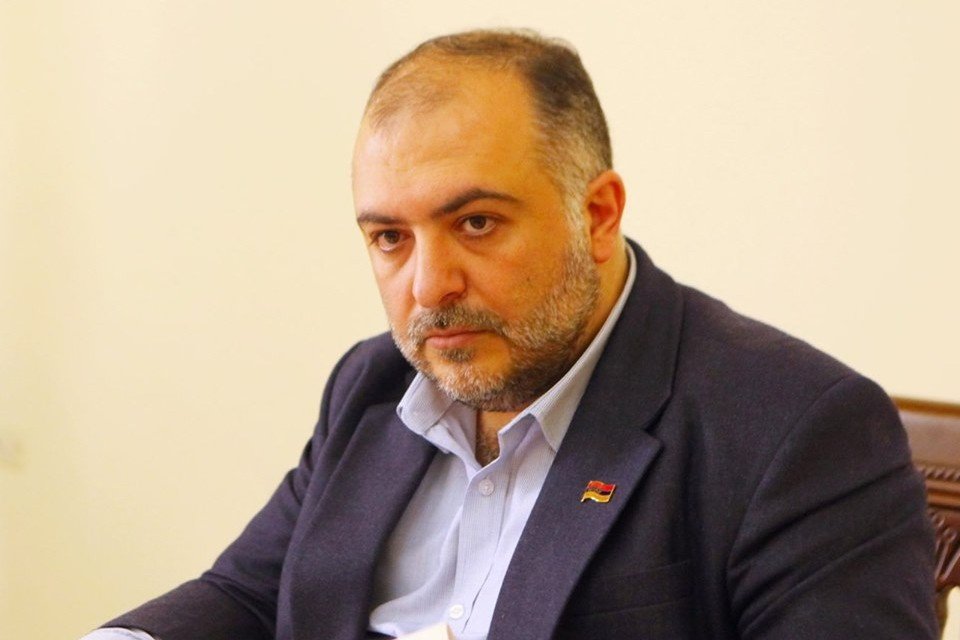 Եթե մունաթ գա, թե ինչու է ձևաթուղթը ձեռագիր, մտցրեք աչքը. Վահագն Թևոսյան