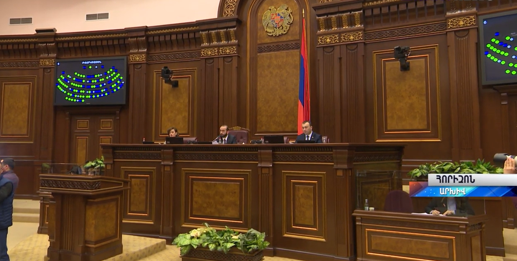 Դավաճաններ իրավապահ համակարգում, քրգործեր հարուցվելու են, թե ոչ․ ԱԺ-ում ճեպազրույցների օր էր