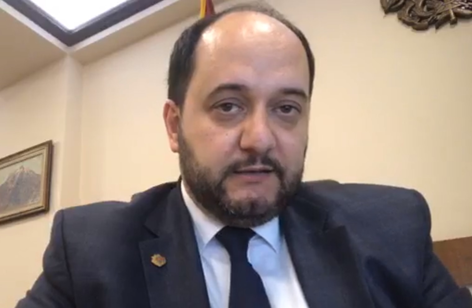 Հերթ կանգնելն ամոթ չէ․ Արայիկ Հարությունյան