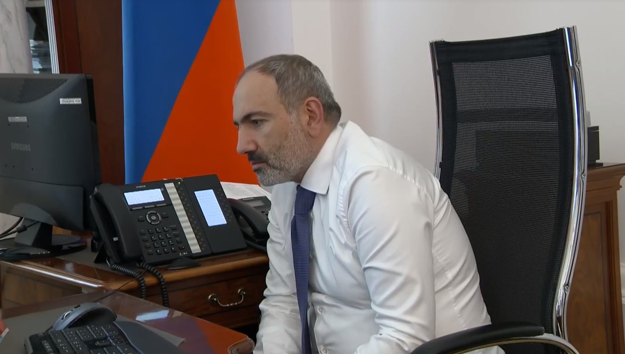 Վարչապետը հեռախոսով զրուցում է էլեկտրաէներգիայի անջատումից տուժած քաղաքացիների հետ