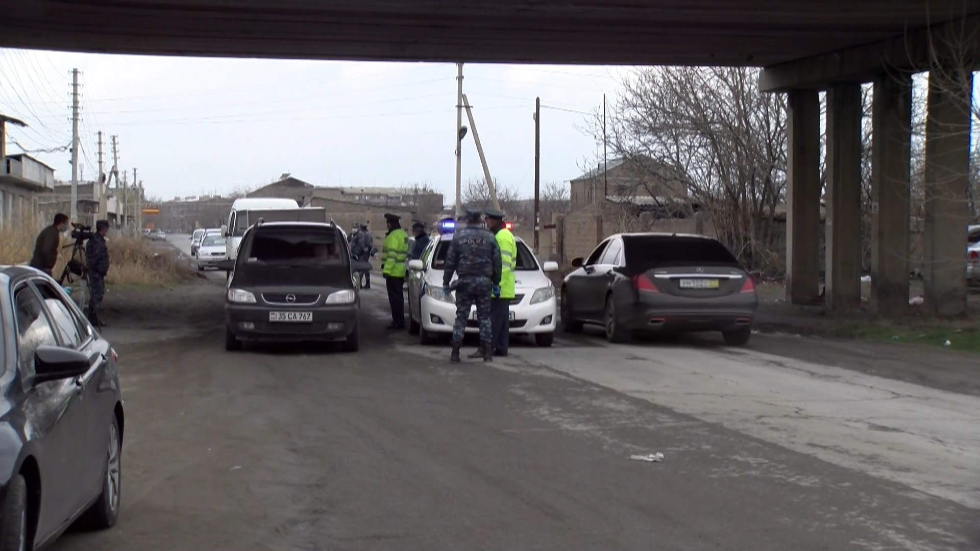 Էջմիածնում կիսադատարկ են փողոցները, Վաղարշապատ-Մասիս անցակետում մեքենաների կուտակումները քիչ են
