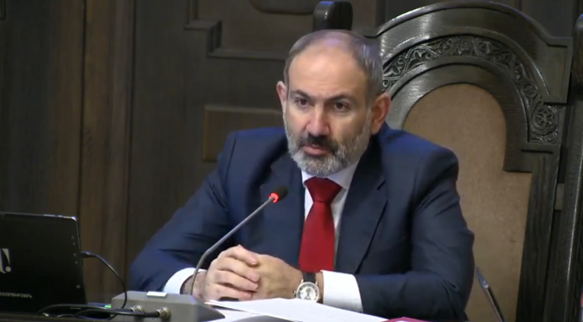 Քայլում էի, և մարդիկ խմբերով կանգնած զրուցում էին․ Փաշինյանը գոհ չէ պայմանները պահելուց