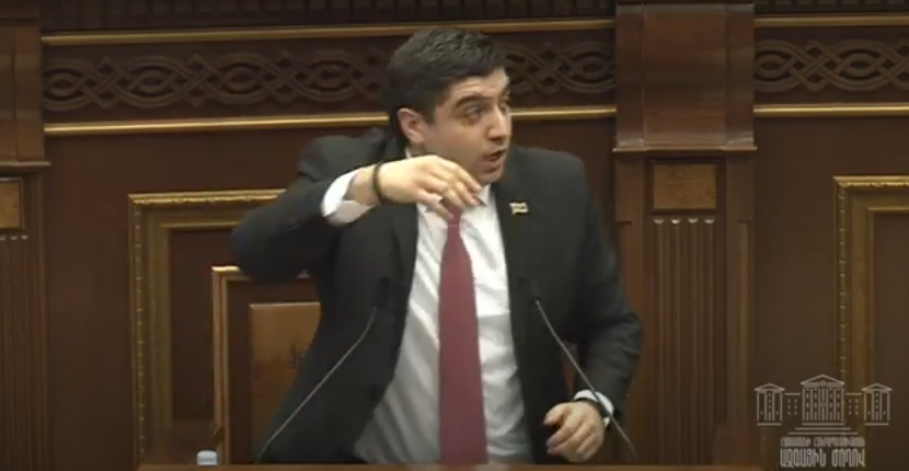 «Պարոն Ջանջուղազյան, ա՛ջը նայի, ձա՛խը պահեք»․ պատգամավորը ընդդիմությանը համեմատեց ֆուտբոլի հանդիսատեսի հետ
