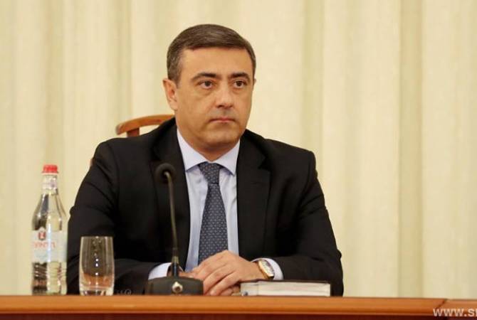 ԱԱԾ տնօրենը ՀՀ ոստիկանապետին պարգևատրել է կրծքանշանով և արժեքավոր նվերով