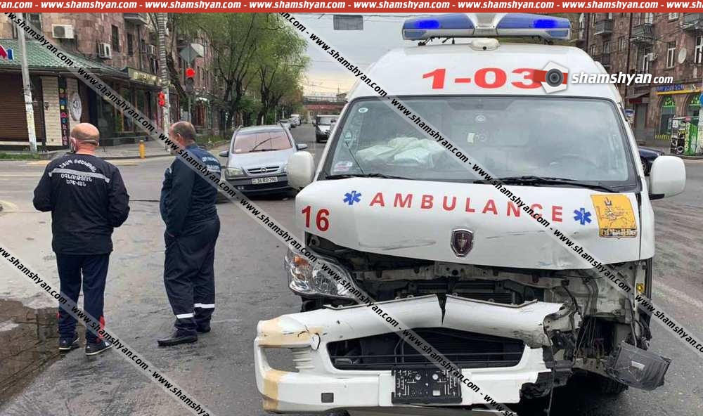 Երևանում ծայրահեղ ծանր հիվանդին հիվանդանոց տեղափոխող շտապօգնության ավտոմեքենան վթարի է ենթարկվել