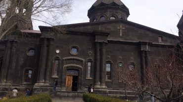 Ժողովրդի առողջությունը չվտանգելու համար Ծաղկազարդի պատարագը Գյումրիի Սուրբ Յոթ Վերք եկեղեցում վաղ առավոտյան է մատուցվել