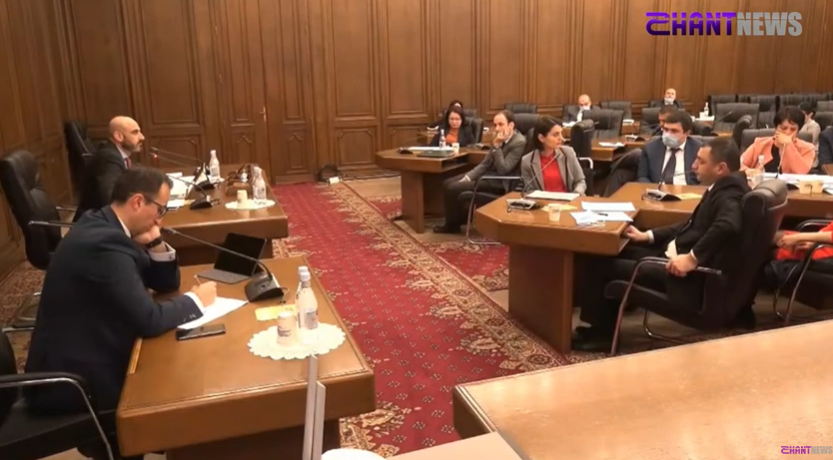 Պարո՛ն Թորոսյան, հիմա մենք դիմակներ դնո՞ւմ ենք, թե՞ չէ, հիմա ի՞նչ անենք. քննարկում ԱԺ-ում