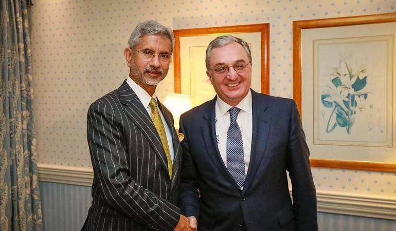 Զոհրաբ Մնացականյանը հեռախոսազրույց է ունեցել Հնդկաստանի գործընկերոջ հետ
