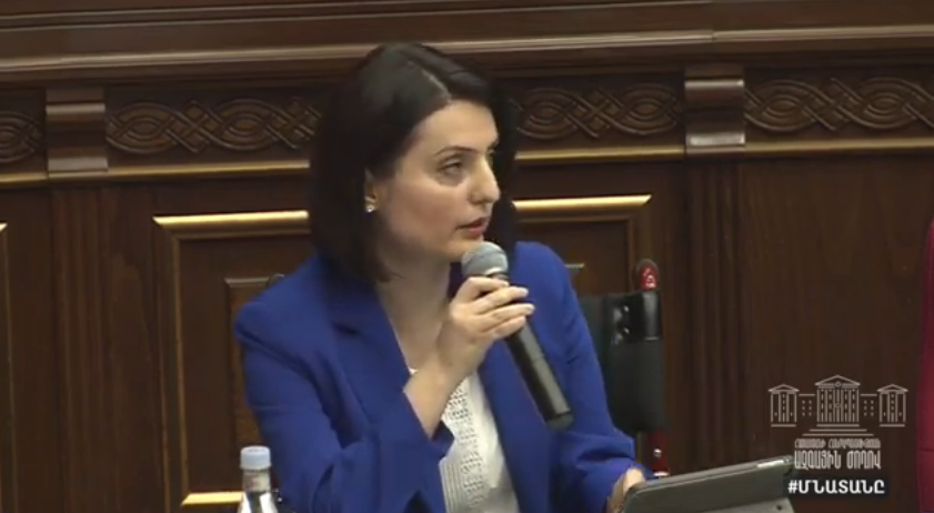 Նախարարությունը ուշացրել է SMS-ները, որ բանկերում կուտակումներ չլինեն․ Բաթոյան