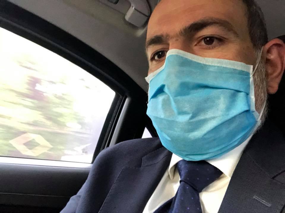Ավտոմեքենայի մեջ՝ միայն դիմակով, աշխատանքի վայրում՝ միայն դիմակով․․․ ․ Փաշինյան