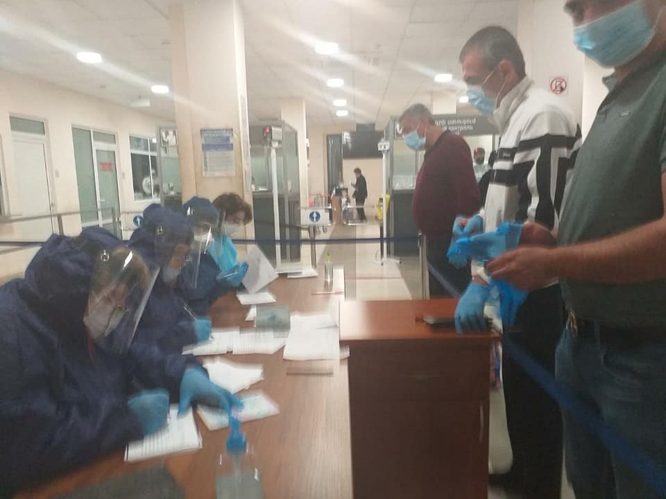 Վերին Լարսում մնացած 70 քաղաքացիներն ուշ երեկոյան ժամանել են Հայաստան
