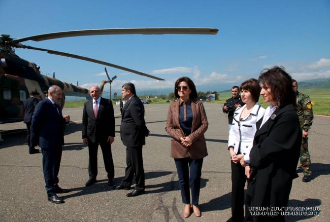 Բակո Սահակյանը և Արայիկ Հարությունյանը Ստեփանակերտում դիմավորել են Նիկոլ Փաշինյանին