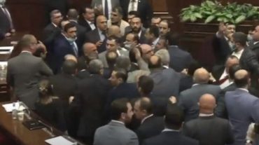 Լարված իրավիճակ և ծեծկռտուք ԱԺ-ում