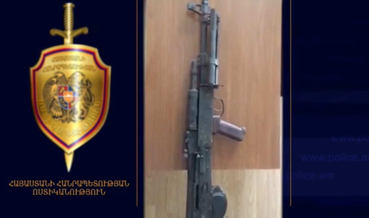 Գնդացիր, ատրճանակներ, նռնակ․ հանձնվել է ապօրինի զենք-զինամթերք
