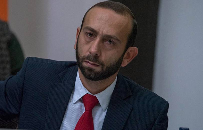 «16 տարի առաջ հենց ստեղ գտա էս աղջկան»․ Արարատ Միրզոյանը լուսանկար է հրապարակել