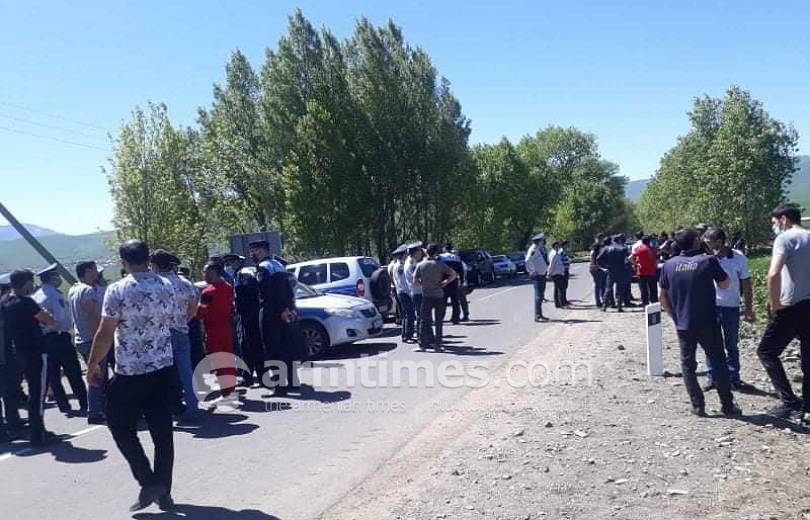 Լոռիում ցույց է. Սուրբ Հովհաննես եկած մարդիկ և մոտակա գյուղերի բնակիչները դժգոհ են պարետատան որոշումից. Armtimes.com