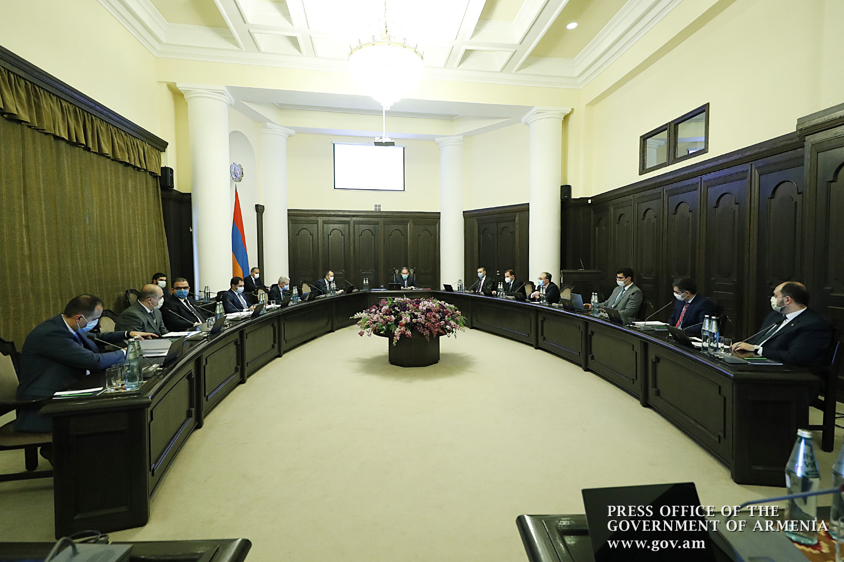 Անհրաժեշտ է կրել դիմակ, պարբերաբար ախտահանել ձեռքերը. Փաշինյանի հորդորը քաղաքացիներին