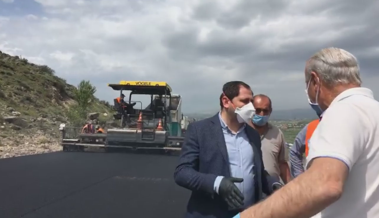Սուրեն Պապիկյանը հետևել է Եղվարդ-Աշտարակ ճանապարհահատվածի ասֆալտապատման աշխատանքներին