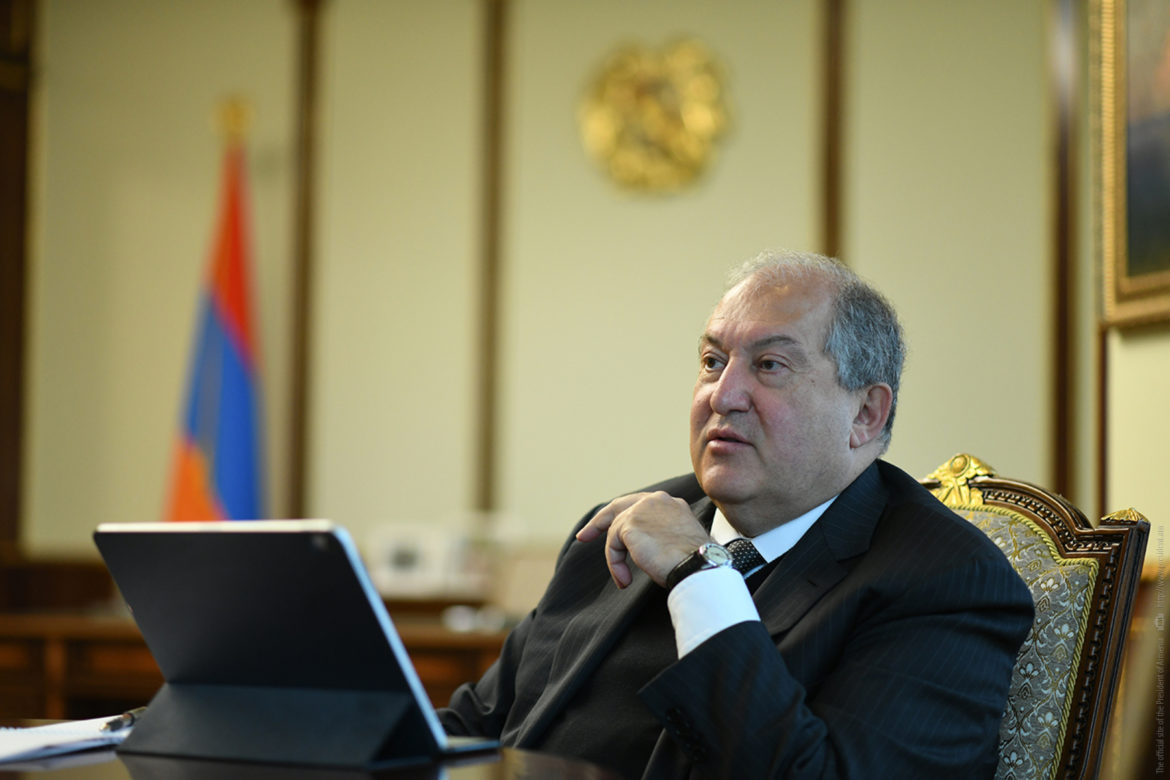 Արմեն Սարգսյանն օնլայն զրույց է ունեցել «Ֆասթ» հիմնադրամի հիմնադիր տնօրեն Արմեն Օրուջյանի հետ