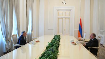 Դուք Շուշիի ազատագրման օրվա խորհրդանիշն եք. նախագահ Արմեն Սարգսյանը հյուրընկալել է Արցախի հերոս Արկադի Տեր-Թադևոսյանին