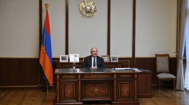 Նախագահը հանդիպումներ է ունեցել ՀՅԴ անդամներ Իշխան Սաղաթելյանի և Արսեն Համբարձումյանի հետ