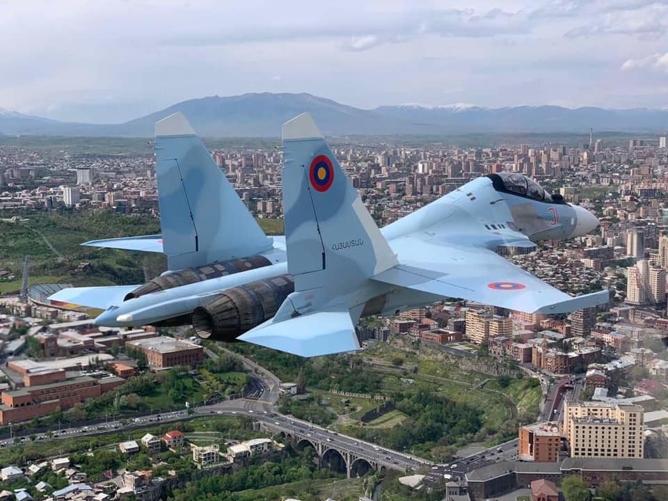 Հաղթանակի կամրջի «հայացքի» ներքո․ ՊՆ մամուլի խոսնակը լուսանկարներ է հրապարակել