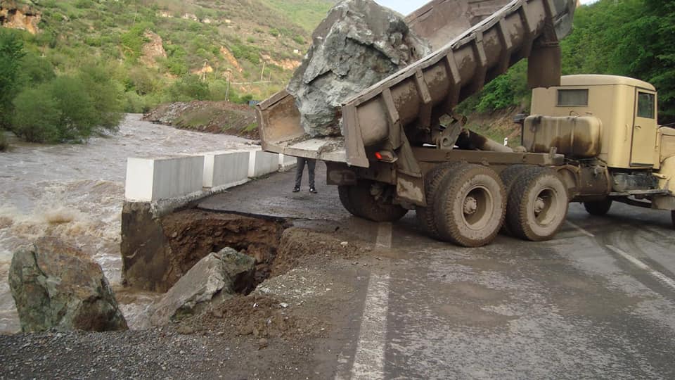 Դեբեդ գետի վարարման հետևանքով ճանապարհի կողմնային հատվածը վնասվել է