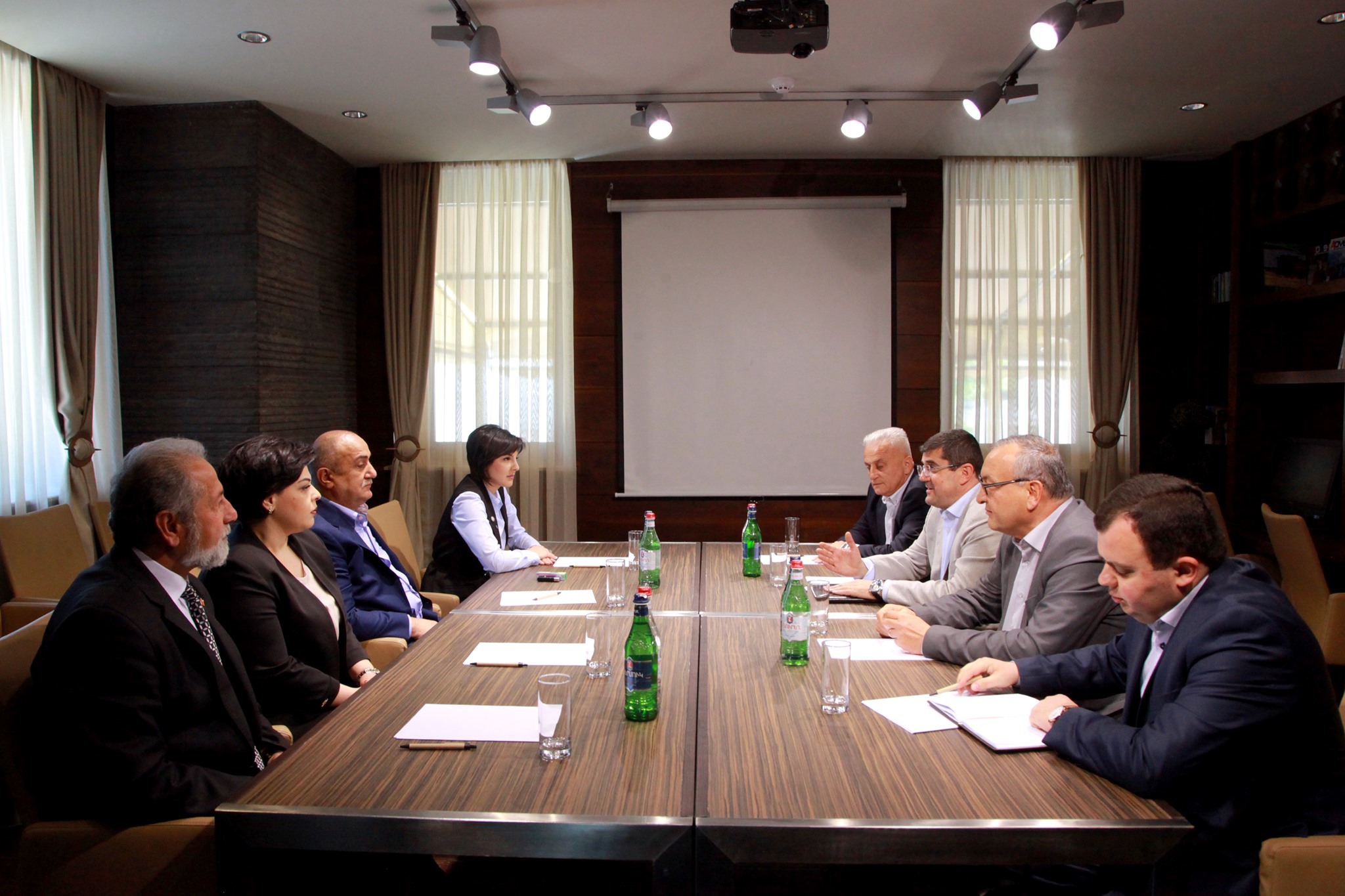 Պայմանավորվել ենք «Միասնական հայրենիք» կուսակցության և «Ազատ հայրենիք-ՔՄԴ» կուսակցությունների դաշինքի ներկայացուցիչներից ձևավորել աշխատանքային խումբ․ Ա․ Հարությունյան