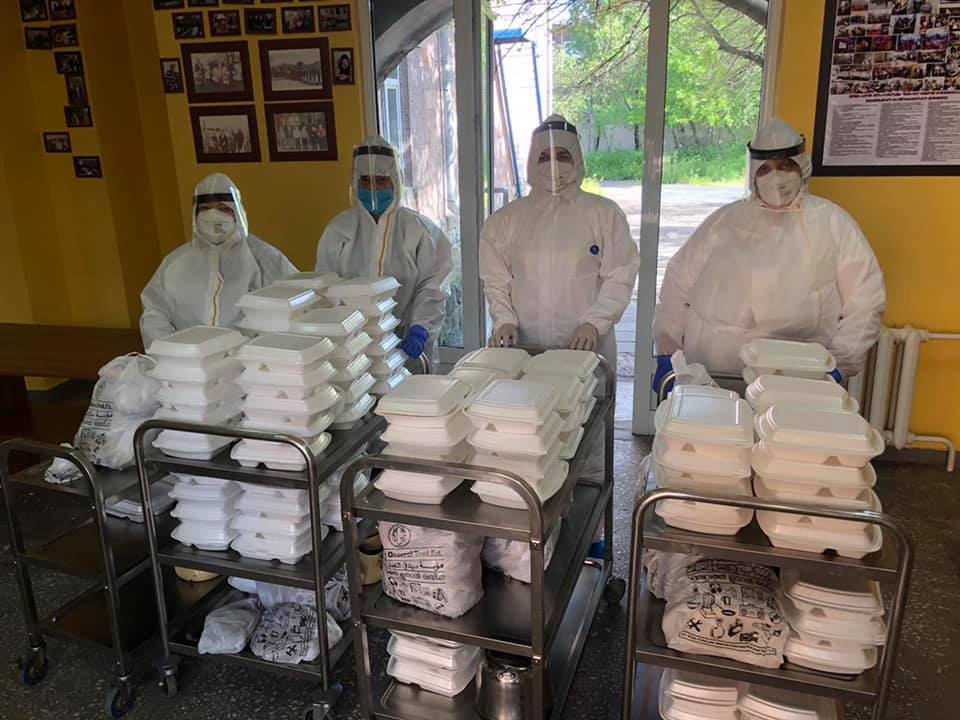Նորքի տարեցների խնամքի տանը սննդի տրամադրումն իրականացվում է մեկանգամյա տարաների միջոցով