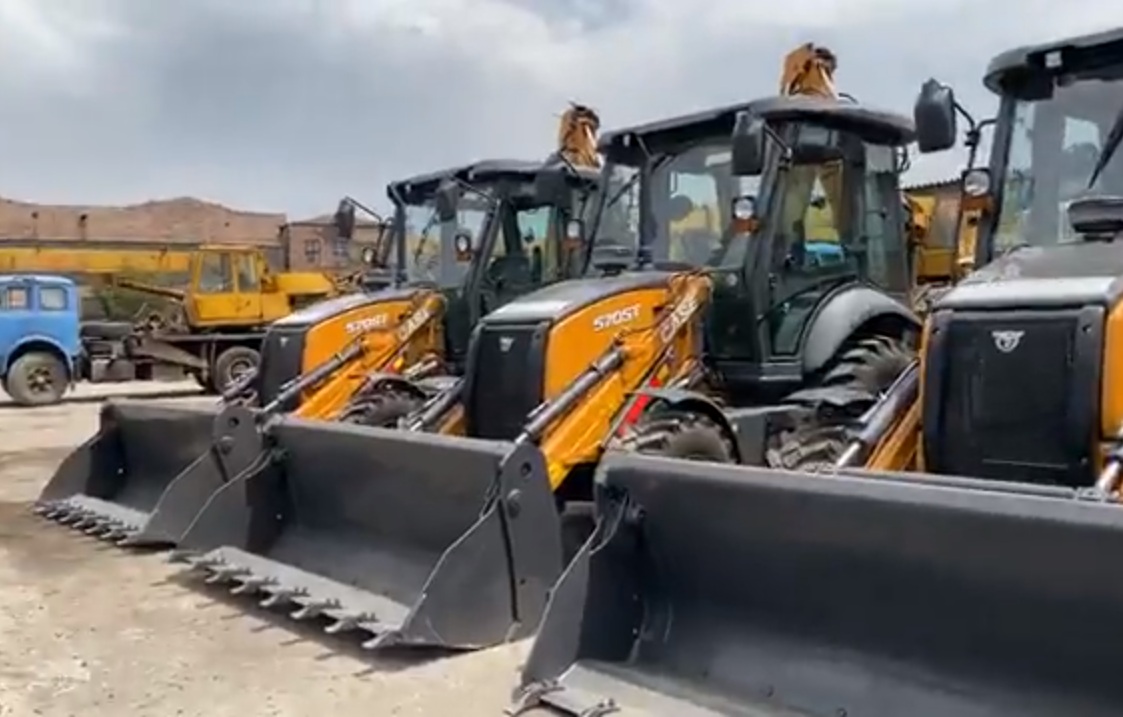 Էքսկավատորներ՝ Սիսիան, Արենի, Շողակաթ և Օձուն համայնքներին